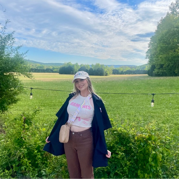 Meet your Posher, Elizabeth - Picture 2 of 2